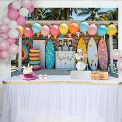 Lofaris Bunter Strandparty-Geburtstagshintergrund mit Surfbrettern und Palmen, tropische Kulisse für Sommerfotoshootings