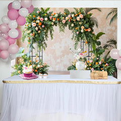 Lofaris Blumenbogenhintergrund mit rosa pfirsichfarbenen Blüten, romantische Kulisse für Hochzeiten und Fotoshootings