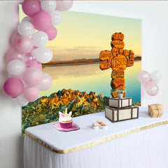 Lofaris Religiöser Jesus Kreuz Fotohintergrund mit biblischen Namen und goldenem Sonnenuntergang, spirituelle Kulisse für Andacht