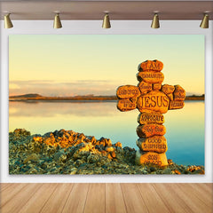 Lofaris Religiöser Jesus Kreuz Fotohintergrund mit biblischen Namen und goldenem Sonnenuntergang, spirituelle Kulisse für Andacht
