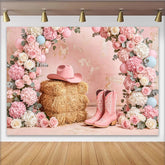 Lofaris Rosa Western Blumen Fotohintergrund mit Cowboyhut und Stiefeln, rustikale Kulisse für Mädchen Party und Fotoshooting