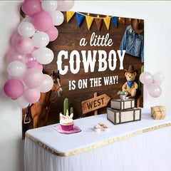 Lofaris Kleiner Cowboy ist unterwegs Babyparty Hintergrund für Jungen, rustikale Western-Fotowand mit Stierschädel und Teddybär