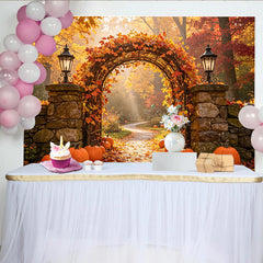 Lofaris Goldener Herbstlaubbogen-Hintergrund mit Kürbissen und Laternen, sonnige Herbstlandschaft Kulisse für Fotoshooting und Partydekoration