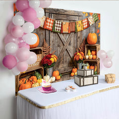 Lofaris Rustikaler Herbsternte-Hintergrund mit Kürbissen und Holzscheune, bunte Herbstdekoration für Erntedankfest und Fotoshooting