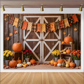 Lofaris Rustikaler Scheunentor Herbsthintergrund mit Kürbissen und bunten Blättern, warme Herbstdekoration für professionelle Fotostudios