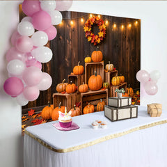Lofaris Rustikaler Herbsthintergrund mit Kürbissen und Herbstblättern, gemütliche Kulisse für Erntedankfest und Fotoshooting