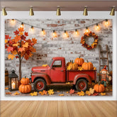 Lofaris Herbsthintergrund mit rotem Vintage-Truck, Kürbissen und bunten Ahornblättern, rustikale Fotowand für Herbstdekoration