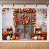 Lofaris Rustikaler Herbstlandschaftshintergrund mit Ahornblättern und Kürbissen, Holztür Ziegelwand Fotokulisse für herbstliche Fotoshootings