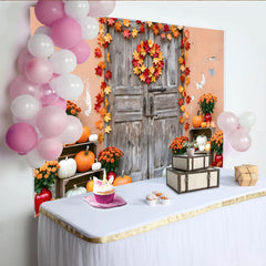 Lofaris Rustikaler Herbsthintergrund mit Kürbissen und bunten Herbstblättern, perfekte Kulisse für Erntedankfest und Fotoshooting