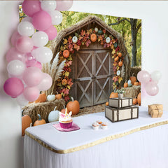 Lofaris Herbstlicher Scheunen-Hintergrund mit Kürbissen und bunten Blättern, perfekte Kulisse für Erntedankfest und Fotoshootings