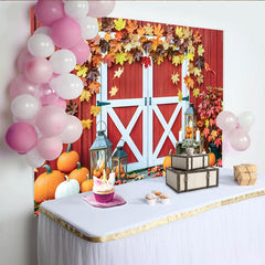 Lofaris Rotes Herbst-Scheunentor-Hintergrund mit Kürbissen und Laub, rustikale Fotowand für herbstliche Dekoration im Studio