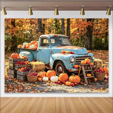 Lofaris Rustikaler blauer Lkw und Kürbisse Herbsthintergrund, idyllische Fotowand für herbstliche Fotoshootings