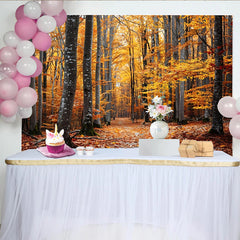 Lofaris Goldener Herbstwald Fotohintergrund mit Laub und Pfad, lebendige Kulisse für professionelle Studioaufnahmen