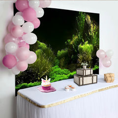 Lofaris Grüner Naturlandschaft Hintergrund mit Felsen und üppigen Pflanzen, realistische Fotokulisse für professionelle Studiofotografie