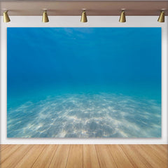 Lofaris Tiefer blauer Unterwasser-Hintergrund mit hellem Sandboden, natürliche Meereskulisse für professionelle Fotografie