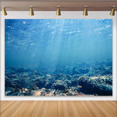 Lofaris Blauer Unterwasser Fotohintergrund mit Sonnenstrahlen und Meeresboden, realistische Kulisse für professionelle Studioaufnahmen