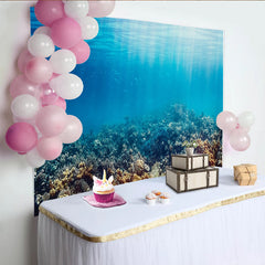 Lofaris Lebendiger Unterwasserhintergrund mit Korallenriff und Sonnenlicht, tiefblaue Ozean Fotokulisse für professionelles Fotostudio