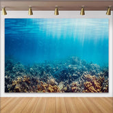 Lofaris Lebendiger Unterwasserhintergrund mit Korallenriff und Sonnenlicht, tiefblaue Ozean Fotokulisse für professionelles Fotostudio