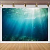 Lofaris Tiefblauer Unterwasserfotohintergrund mit Sonnenstrahlen und Meerespflanzen, mystische Kulisse für professionelle Fotografie