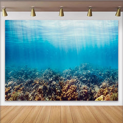 Lofaris Blauer Unterwasser-Hintergrund mit Korallenriff und Sonnenstrahlen, realistische Ozean-Kulisse für Fotostudio