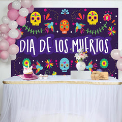 Lofaris Bunter Dia de los Muertos Hintergrund mit Totenköpfen und Blumen, festliche Kulisse für mexikanische Partydekoration