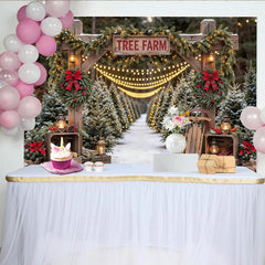 Lofaris Weihnachtsbaumfarm-Hintergrund mit Lichterketten und Schnee, gemütliche Winterkulisse für festliche Fotoshootings und Feiern