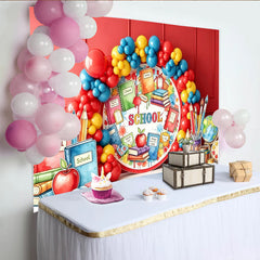 Lofaris Leuchtender Schulanfangshintergrund mit bunten Luftballons und Schulmaterialien, fröhliche Fotowand für Einschulung