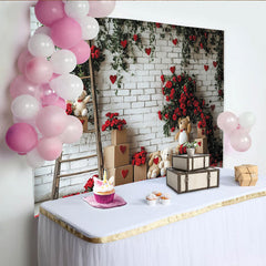 Lofaris Romantischer Valentinstagshintergrund mit roten Rosen, Herzen und Teddybären, weißer Ziegelwand und Holzleiter für Liebesfeier