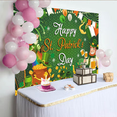 Lofaris Grüner festlicher St. Patrick's Day Hintergrund mit fröhlichen Kobolden, Kleeblättern Goldtopf und Regenbogen für Party