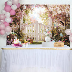 Lofaris Frühlingshafter Osterhintergrund mit Kirschblüten, weißem Tor und bunten Eiern, festliche Kulisse für Frühlingsfeste und Fotoshootings