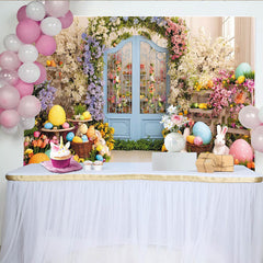 Lofaris Frühlingshafter Osterhintergrund mit bunten Eiern und Hasen, blühende Blumen und blaue Tür, ideale Fotokulisse für Frühlingsfotos