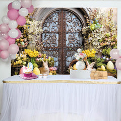 Lofaris Eleganter Osterhintergrund mit Bogen Tür Frühlingsblumen und Hasen, pastellfarbene Ostereier Kulisse für festliche Frühlingsfotos