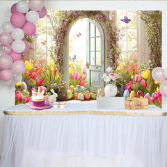 Lofaris Frühlingshafter Osterhintergrund mit bunten Tulpen und bemalten Eiern, weiße Hasen Schmetterlinge idyllische Kulisse für Fotoshooting