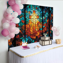 Lofaris Künstlerischer Buntglasfenster Kreuz Hintergrund mit leuchtenden Farben, elegante Fotowand für spirituelle Porträts und Events
