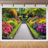 Lofaris Üppiger Gartenlandschaft Hintergrund mit bunten Blumen und Weg, ideale Kulisse für professionelle Naturfotografie und Porträts