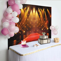 Lofaris Luxuriöser Roter Teppich Bühnenhintergrund mit goldenen Scheinwerfern, elegante Fotokulisse für glamouröse Events
