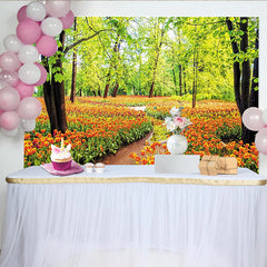 Lofaris Idyllischer Frühlingslandschaft Hintergrund mit orangefarbenen Tulpen, lebendige Fotokulisse für professionelle Fotoshootings