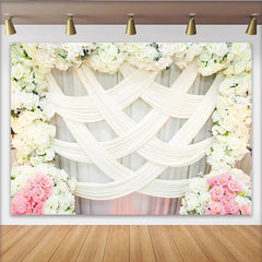 Lofaris Eleganter Hochzeitshintergrund mit weißen Blumen und rosa Rosen, wunderschöne Fotokulisse für romantische Feierlichkeiten