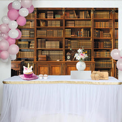 Lofaris Klassischer Bibliotheks-Fotohintergrund mit Holzregalen und alten Büchern, elegante Kulisse für Porträtfotografie und Studiodarstellung