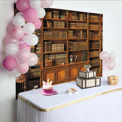 Lofaris Klassischer Bibliotheks-Fotohintergrund mit Holzregalen und alten Büchern, elegante Kulisse für Porträtfotografie und Studiodarstellung