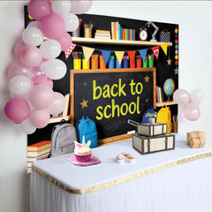 Lofaris Bunter Schulanfangshintergrund für Einschulung mit Tafel und Rucksäcken, fröhliche Klassenzimmer-Kulisse für Fotoshootings und Feiern