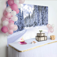 Lofaris Verschneiter Winterwaldhintergrund mit Tannenbäumen, idyllische Fotokulisse für Fotoshootings und Winterdeko
