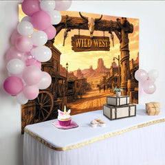 Lofaris Rustikaler Wildwest Fotohintergrund mit Holzarch und Stierschädel, Vintage Western Kulisse für Abenteuer-Fotoshootings und Partys