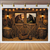 Lofaris Rustikaler Western-Scheunen-Hintergrund mit Pferden und Lichterketten, ländliche Holzoptik Kulisse für Fotostudio und Party