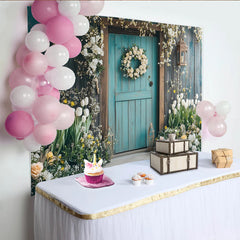 Lofaris Türkiser Holztür Frühlingshintergrund mit Blumenkranz, rustikale Fotokulisse für professionelle Frühlingsfotografie