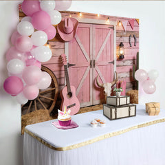 Lofaris Rosa Western Scheunentür Hintergrund mit Cowboyhut und Stiefeln, rustikale Fotokulisse im Country-Stil für Fotoshootings und Events