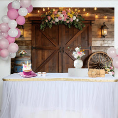 Lofaris Rustikaler Scheunentor-Hintergrund mit Blumen und Lichterketten, elegante Fotokulisse für Hochzeiten und Fotoshootings