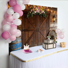 Lofaris Rustikaler Scheunentor-Hintergrund mit Blumen und Lichterketten, elegante Fotokulisse für Hochzeiten und Fotoshootings