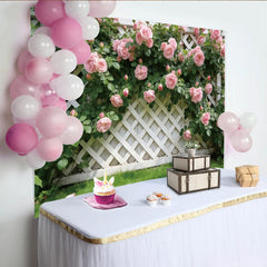 Lofaris Rosa Rosengarten Fotohintergrund mit weißem Spalier, romantische Kulisse für Frühlings- und Hochzeitsfotografie