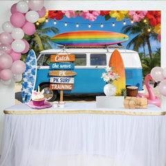Lofaris Blauer VW Bus Sommerstrand Fotohintergrund mit Regenbogen Surfbrett, perfekte Kulisse für Urlaubsfotos und sommerliche Strandpartys